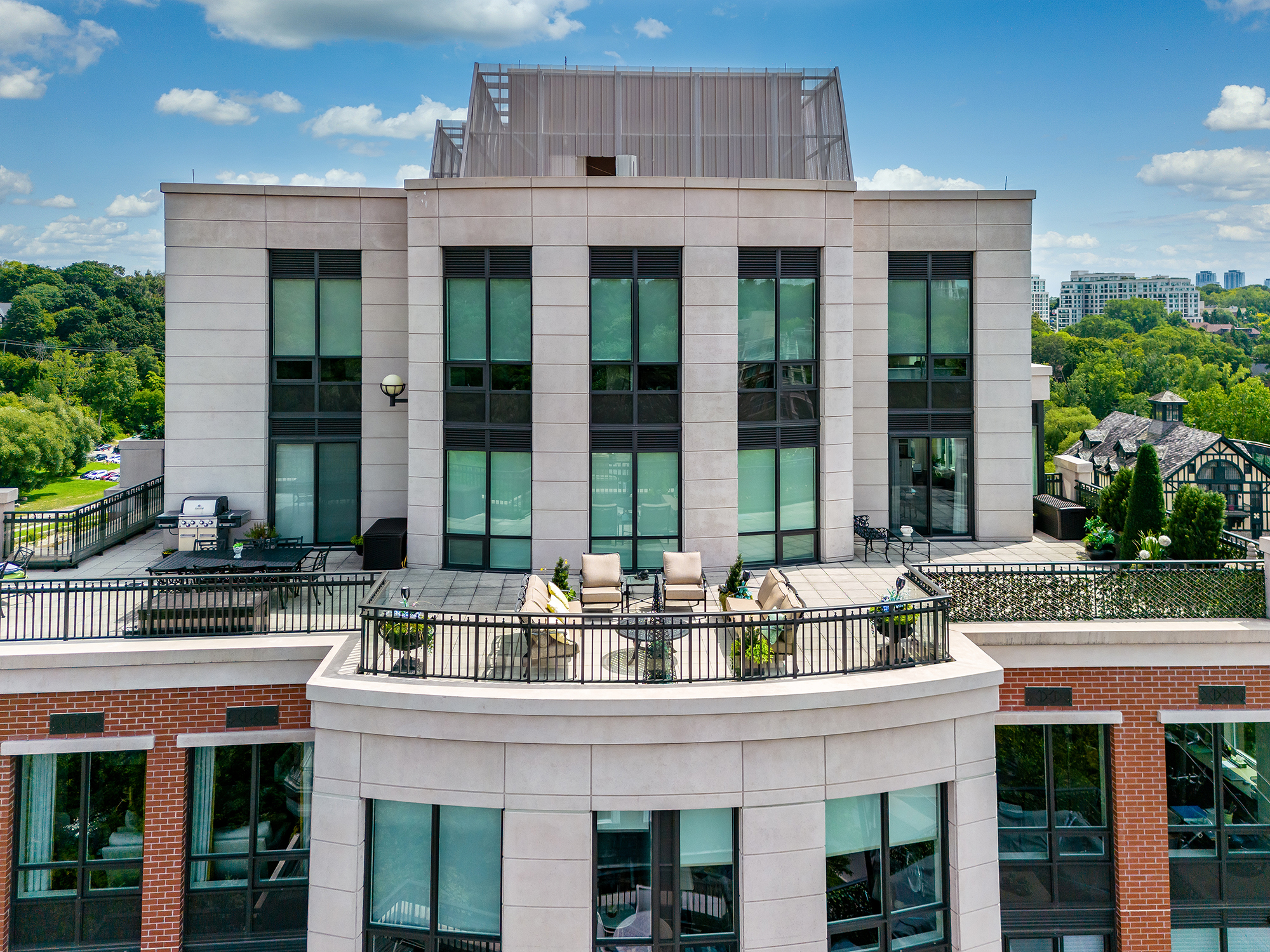 Riverhouse Condos Suite 1002