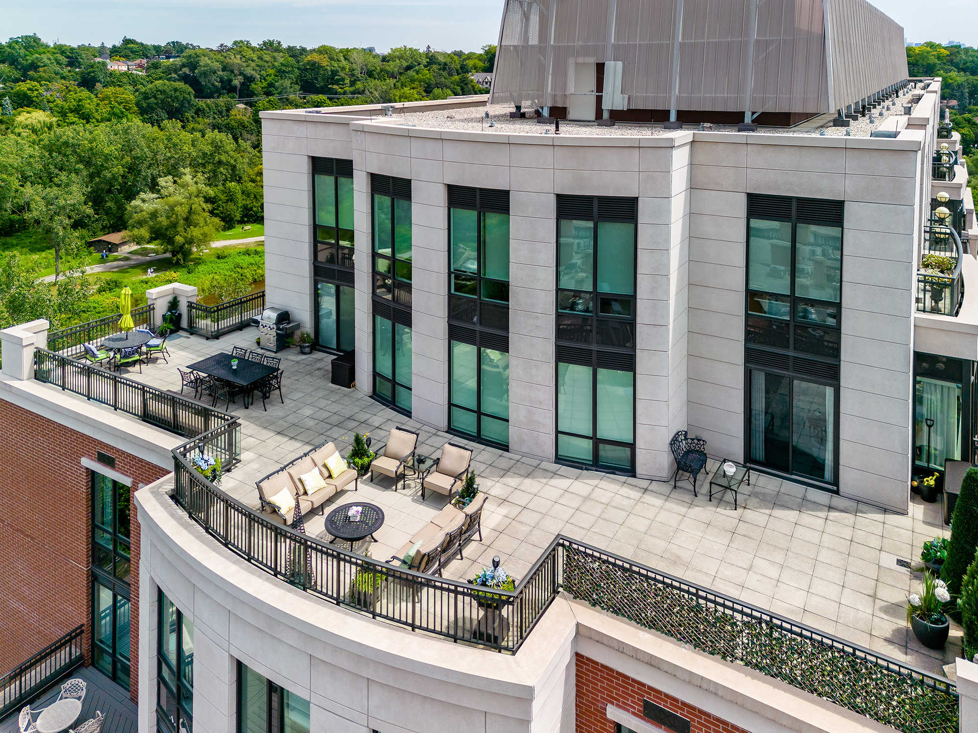Riverhouse Condos Suite 1002
