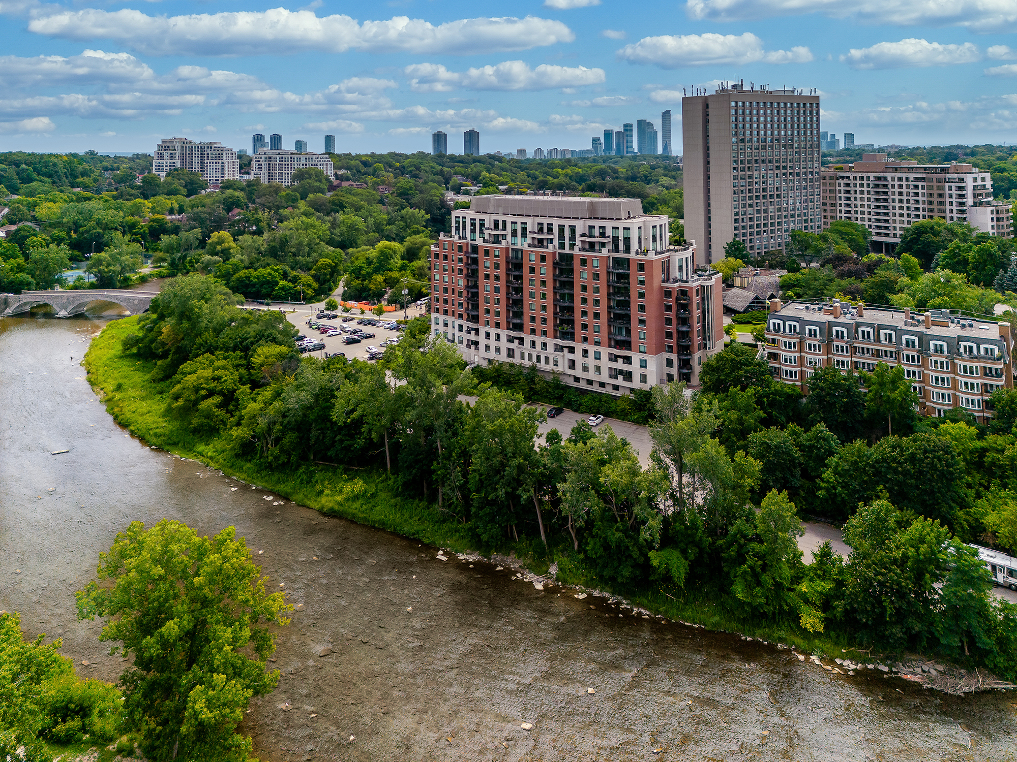 Riverhouse Condos Suite 1002