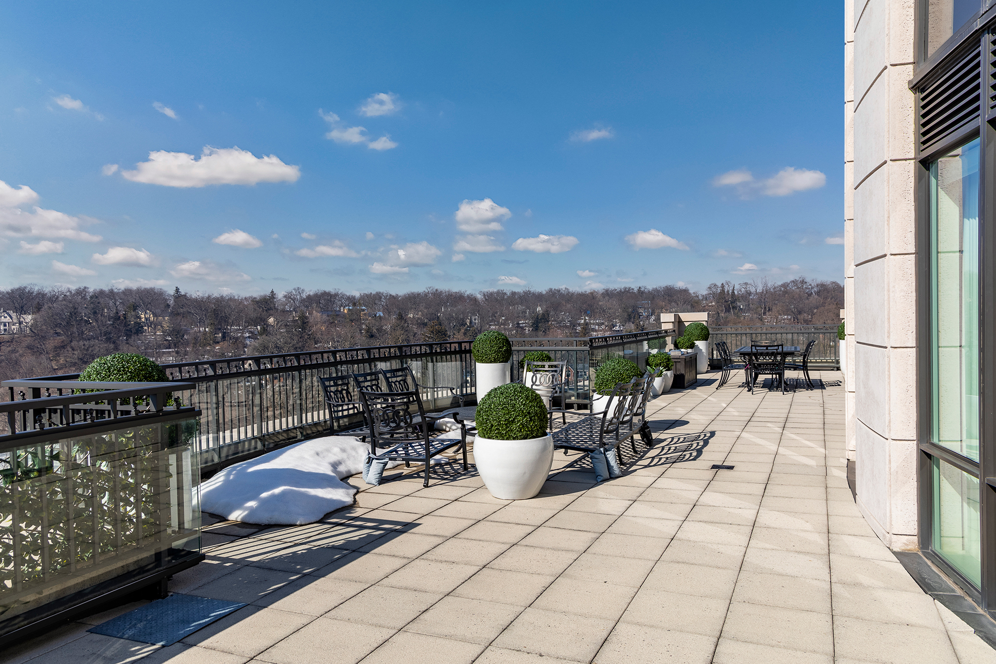 Riverhouse Condos Suite 1002