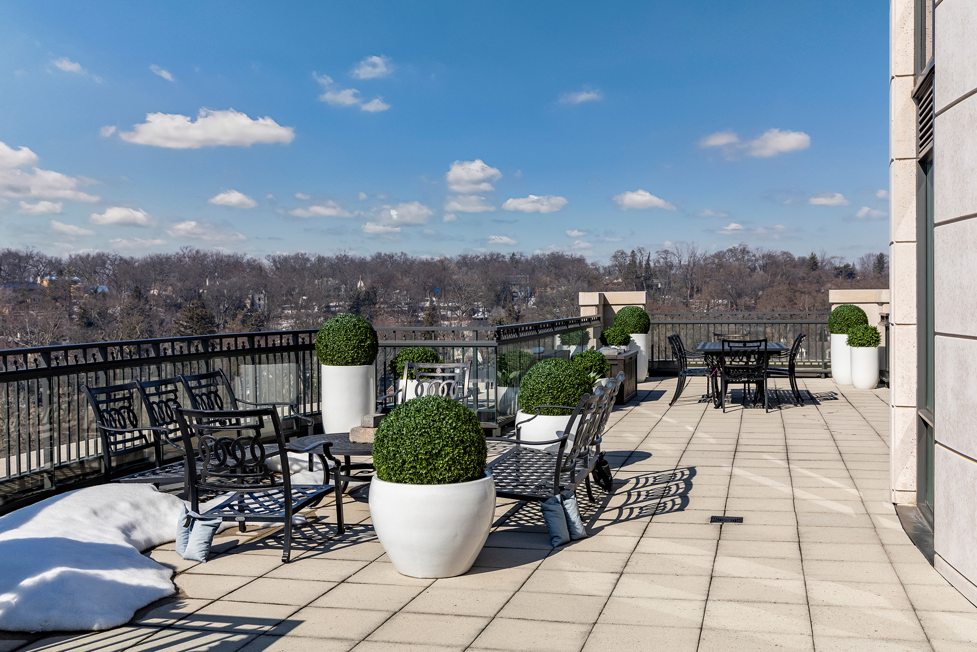 Riverhouse Condos Suite 1002