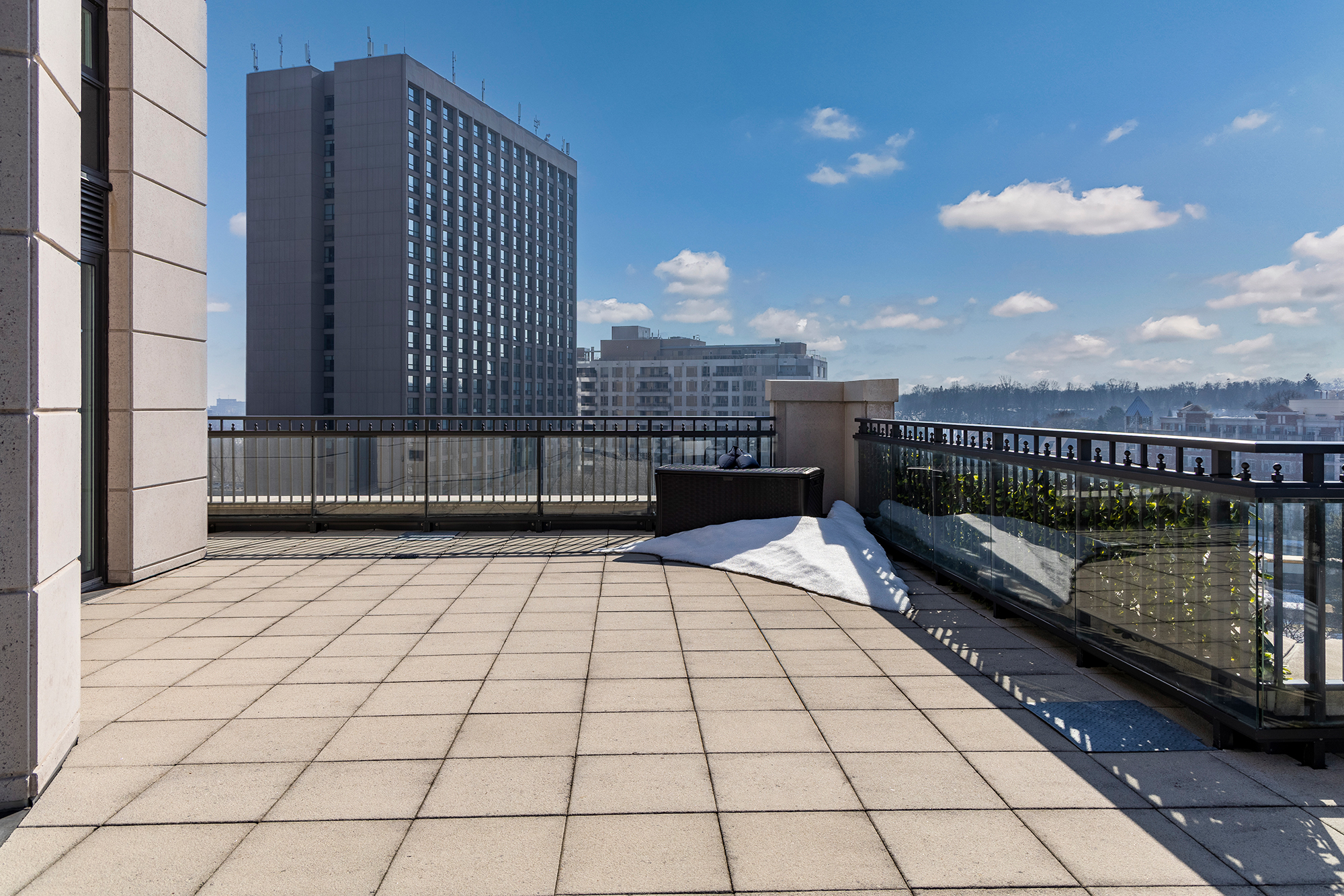 Riverhouse Condos Suite 1002