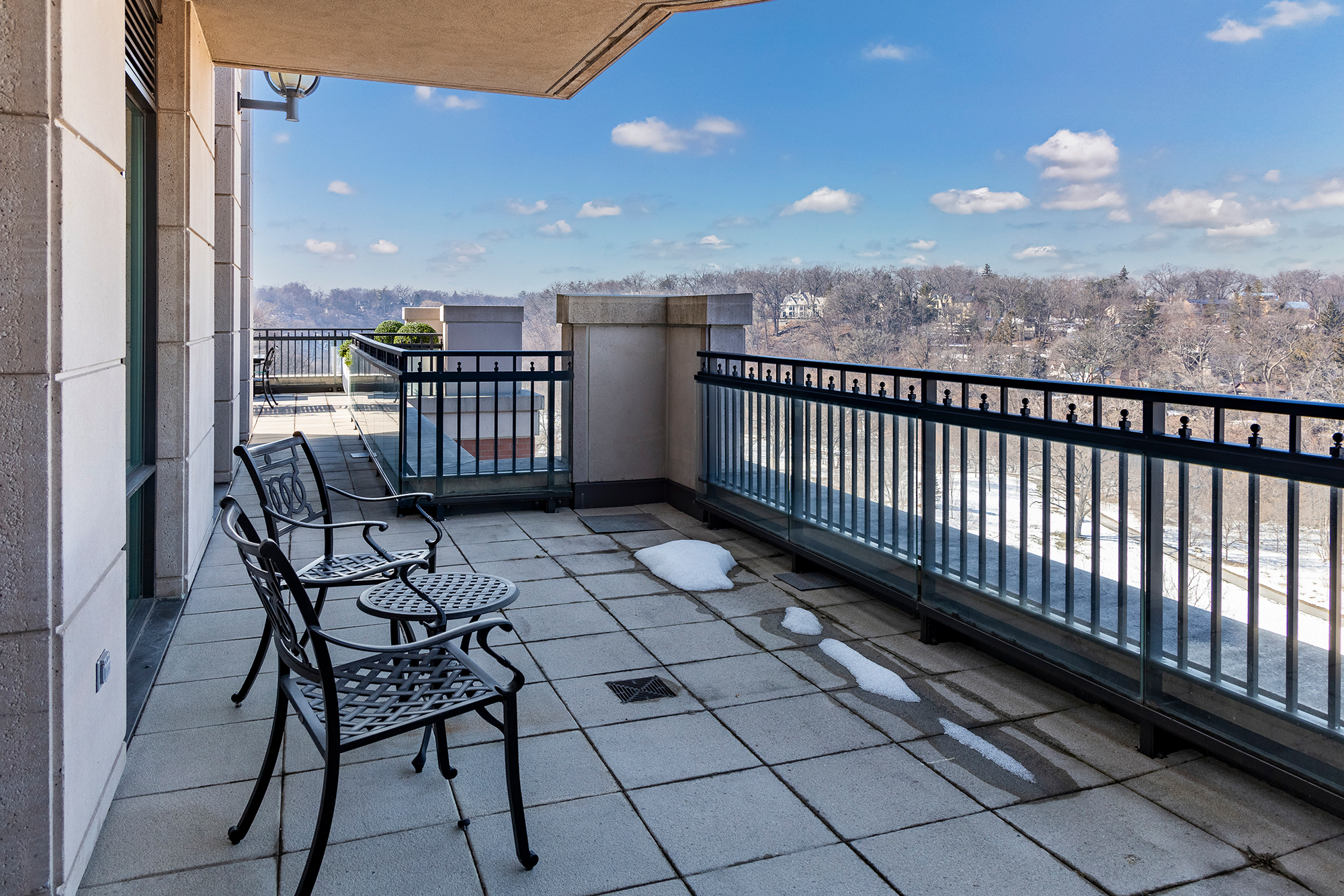 Riverhouse Condos Suite 1002