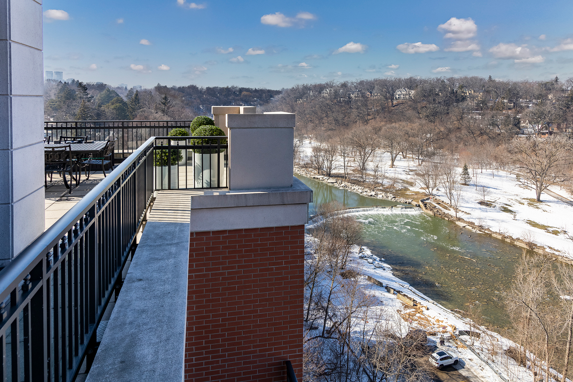 Riverhouse Condos Suite 1002