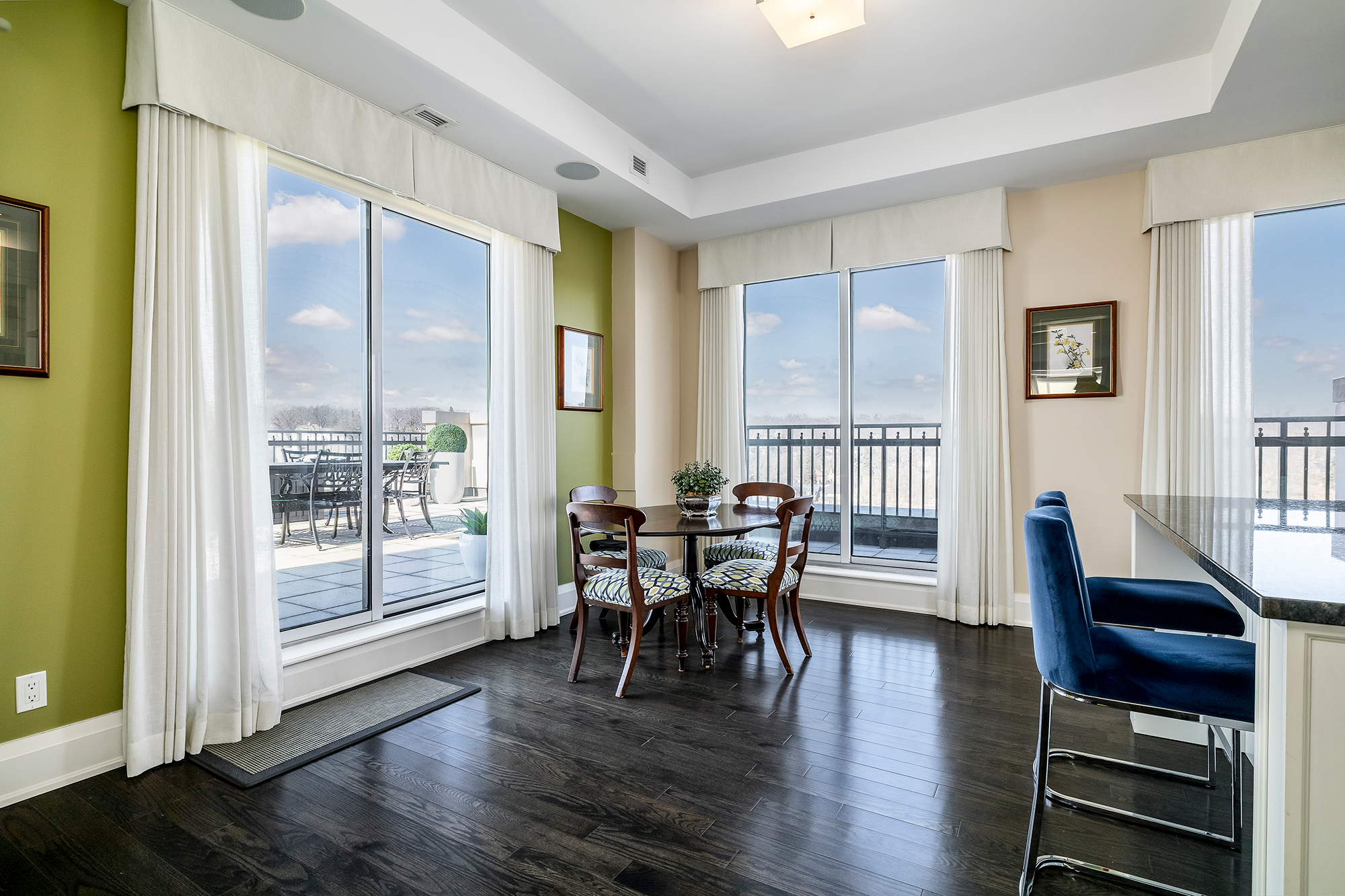 Riverhouse Condos Suite 1002